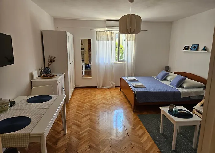 Beautiful Cozy Apartment Jug In Nice Neighbourhood.